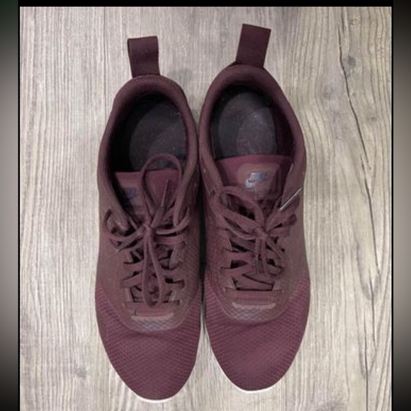 Womens Nike Air Max Tavas 9.5 - Picture 3 of 4